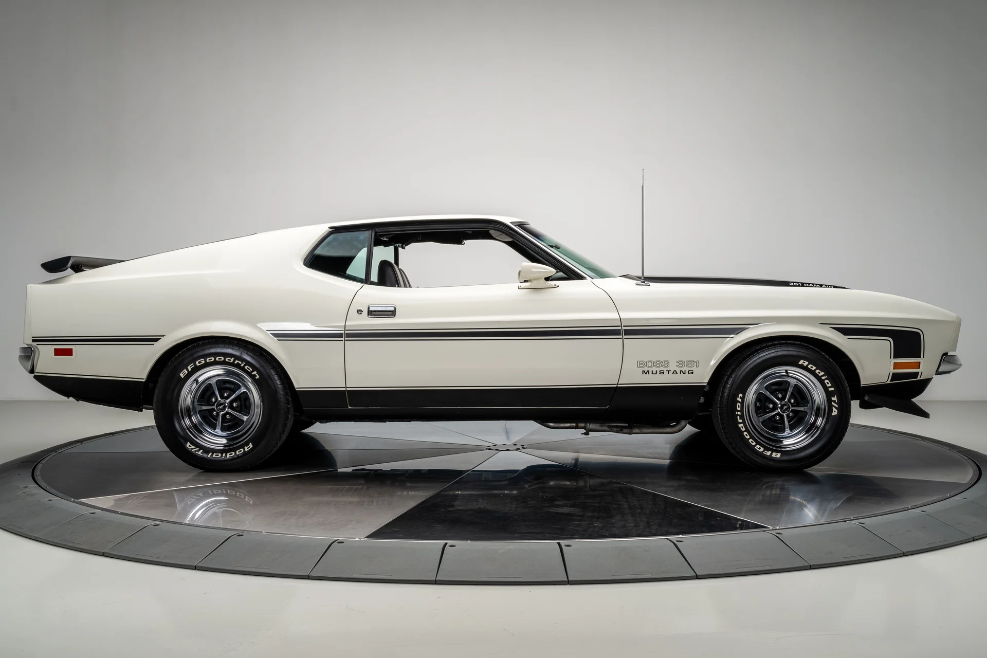Ford Mustang Boss 351 1971 - Imagem 17