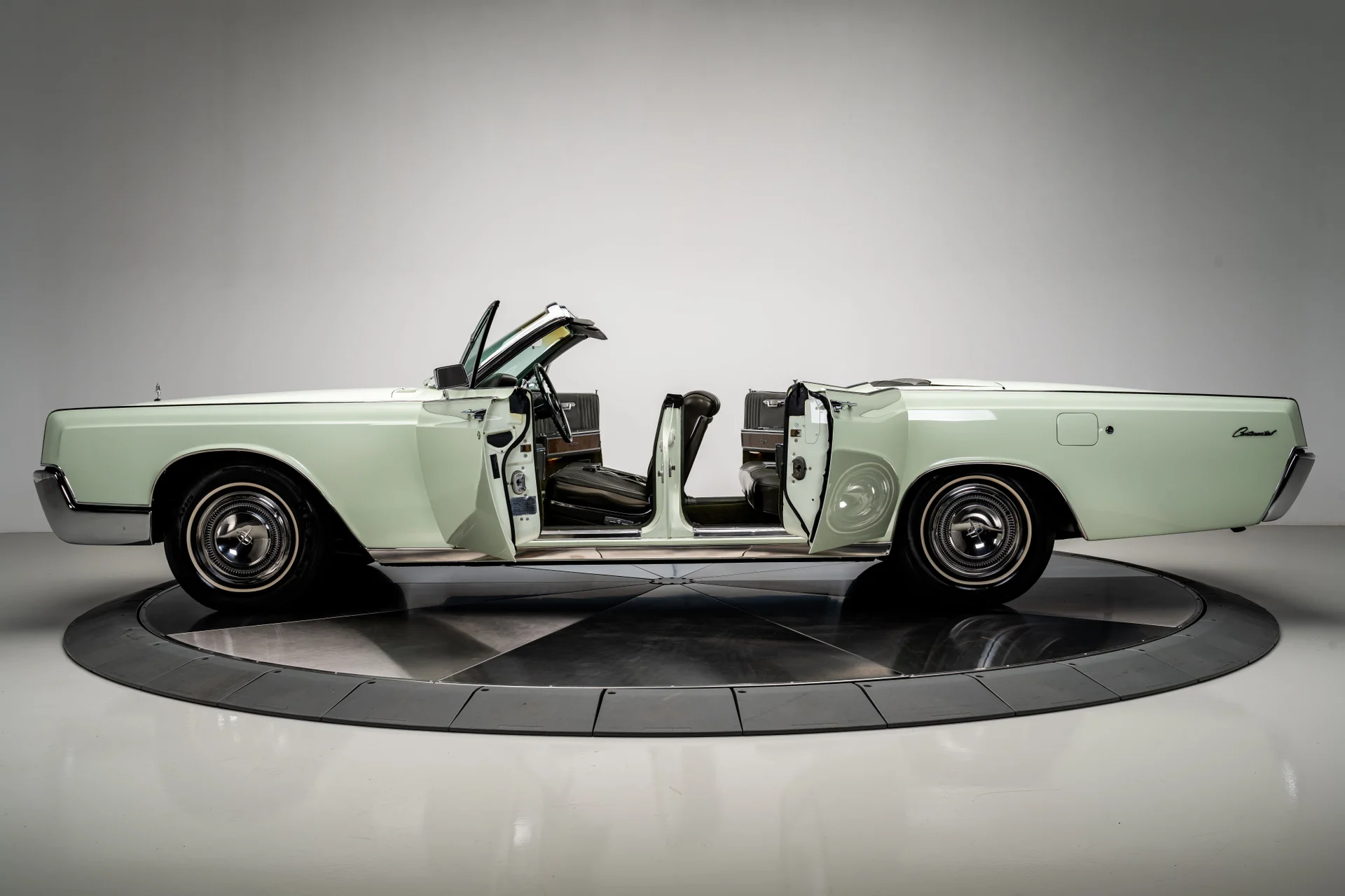 Lincoln Continental 1967 - Imagem 15