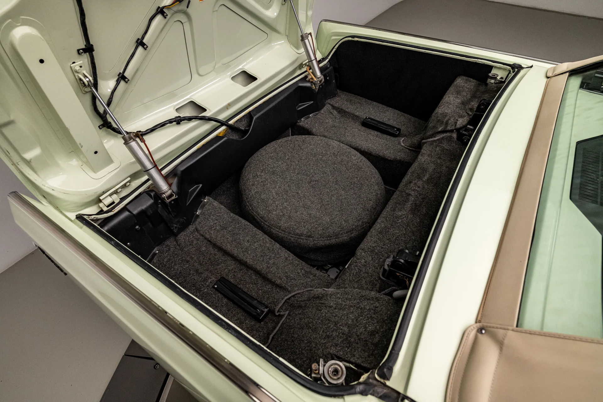 Lincoln Continental 1967 - Imagem 16