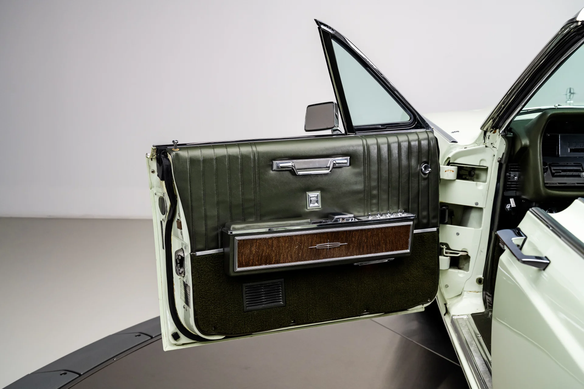 Lincoln Continental 1967 - Imagem 19