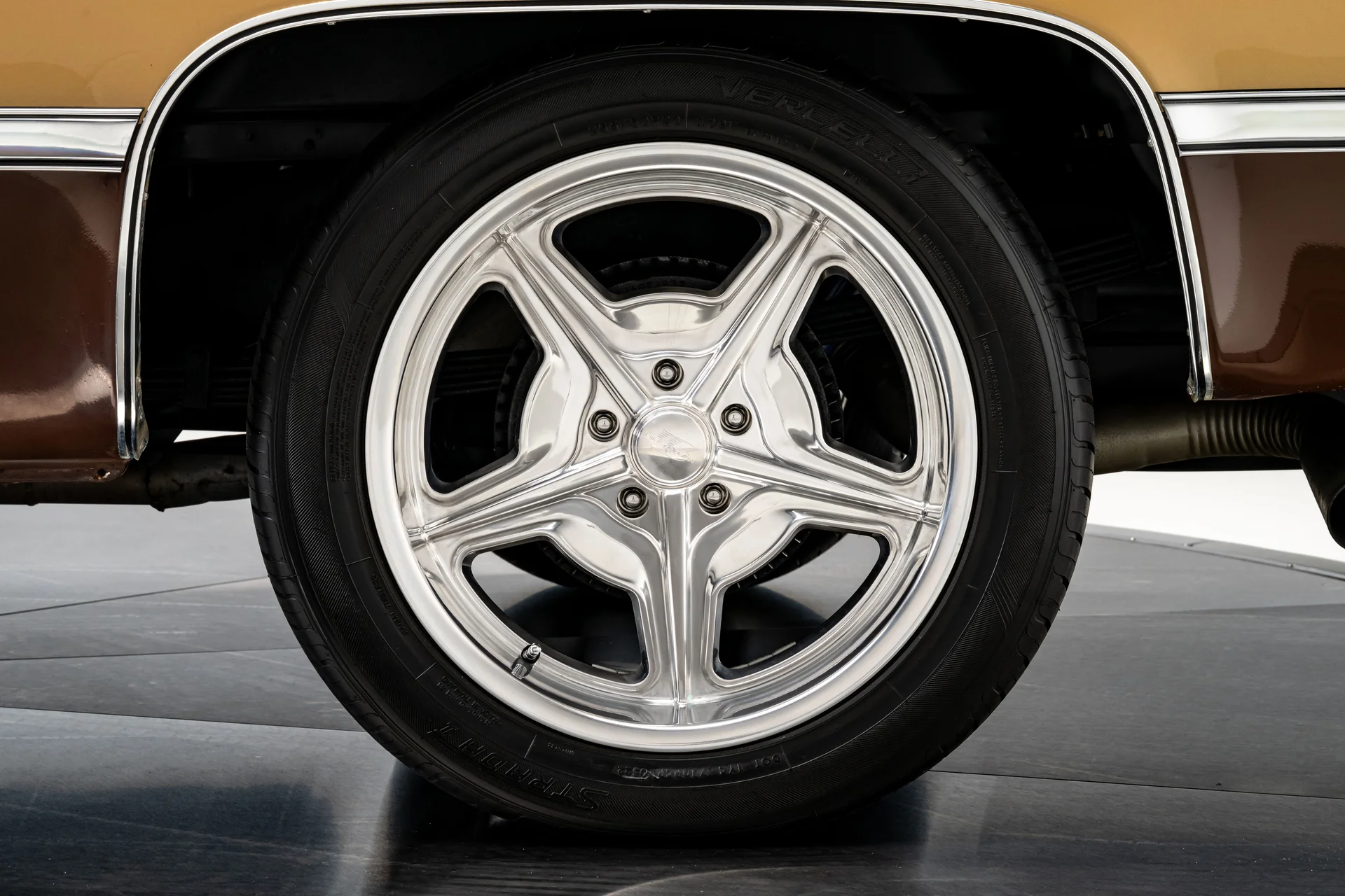 Chevrolet Suburban 1988 - Imagem 5