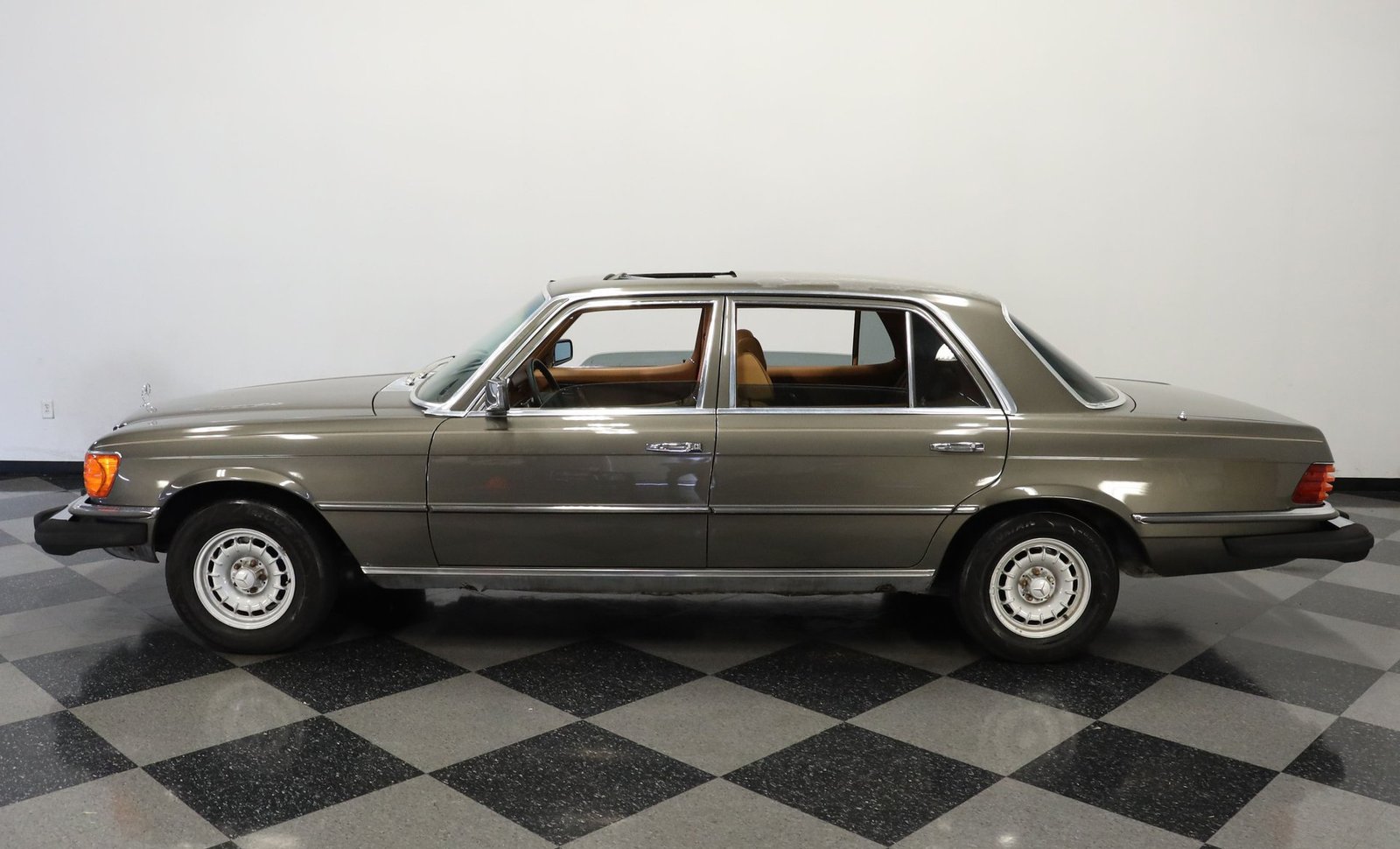 Mercedes-Benz 450SEL 1979 - Imagem 16