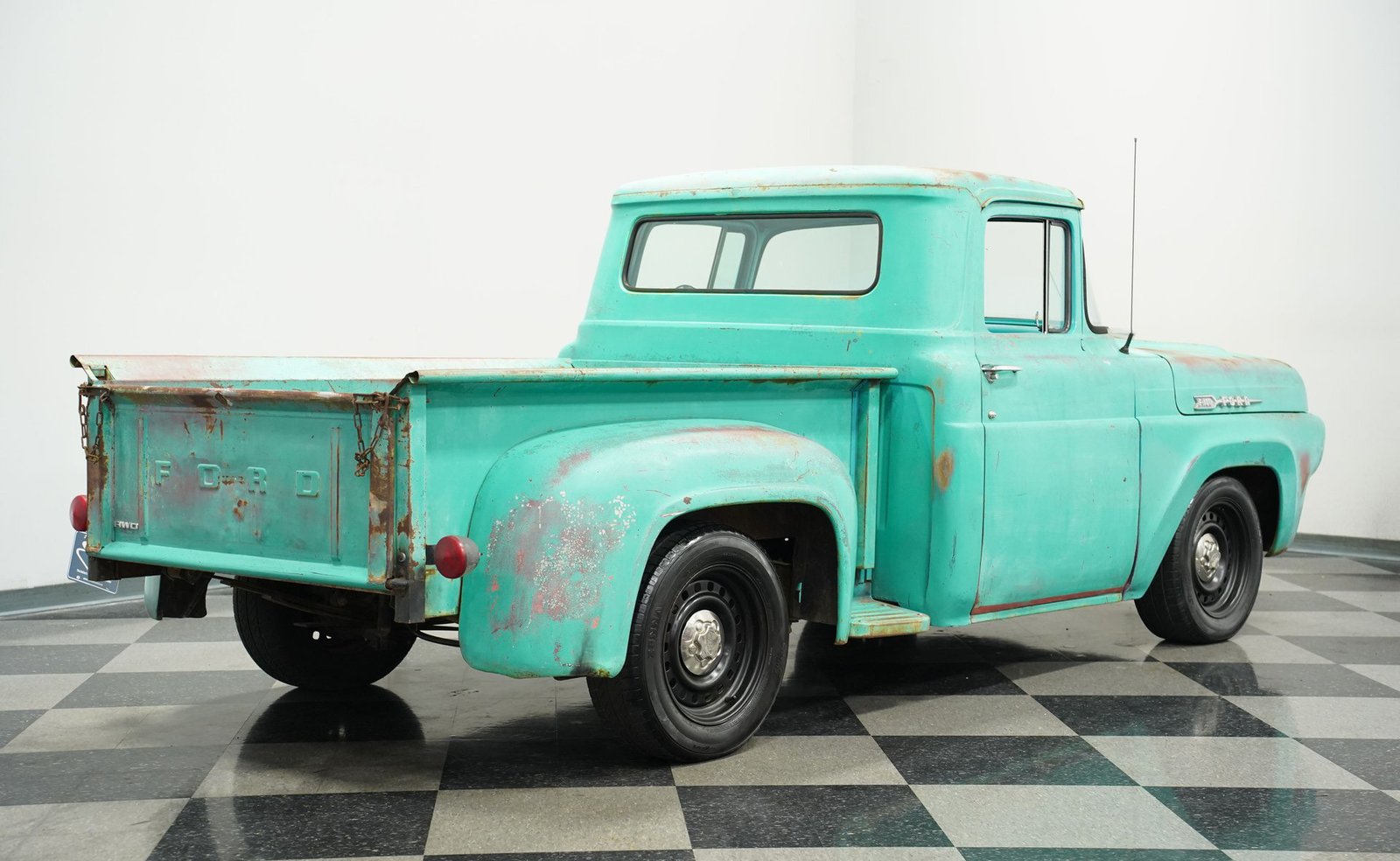 Ford 1960 F-100 Patina AWD Restomod - Imagem 33