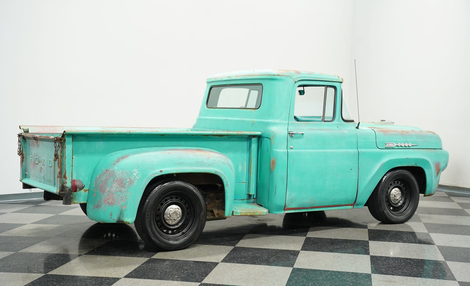 Ford 1960 F-100 Patina AWD Restomod - Imagem 32