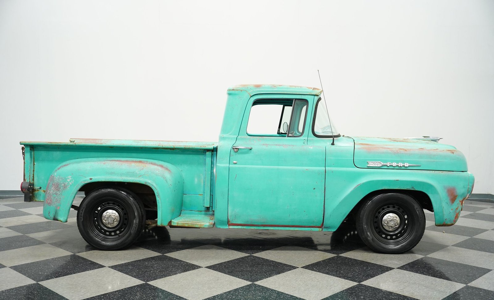 Ford 1960 F-100 Patina AWD Restomod - Imagem 31