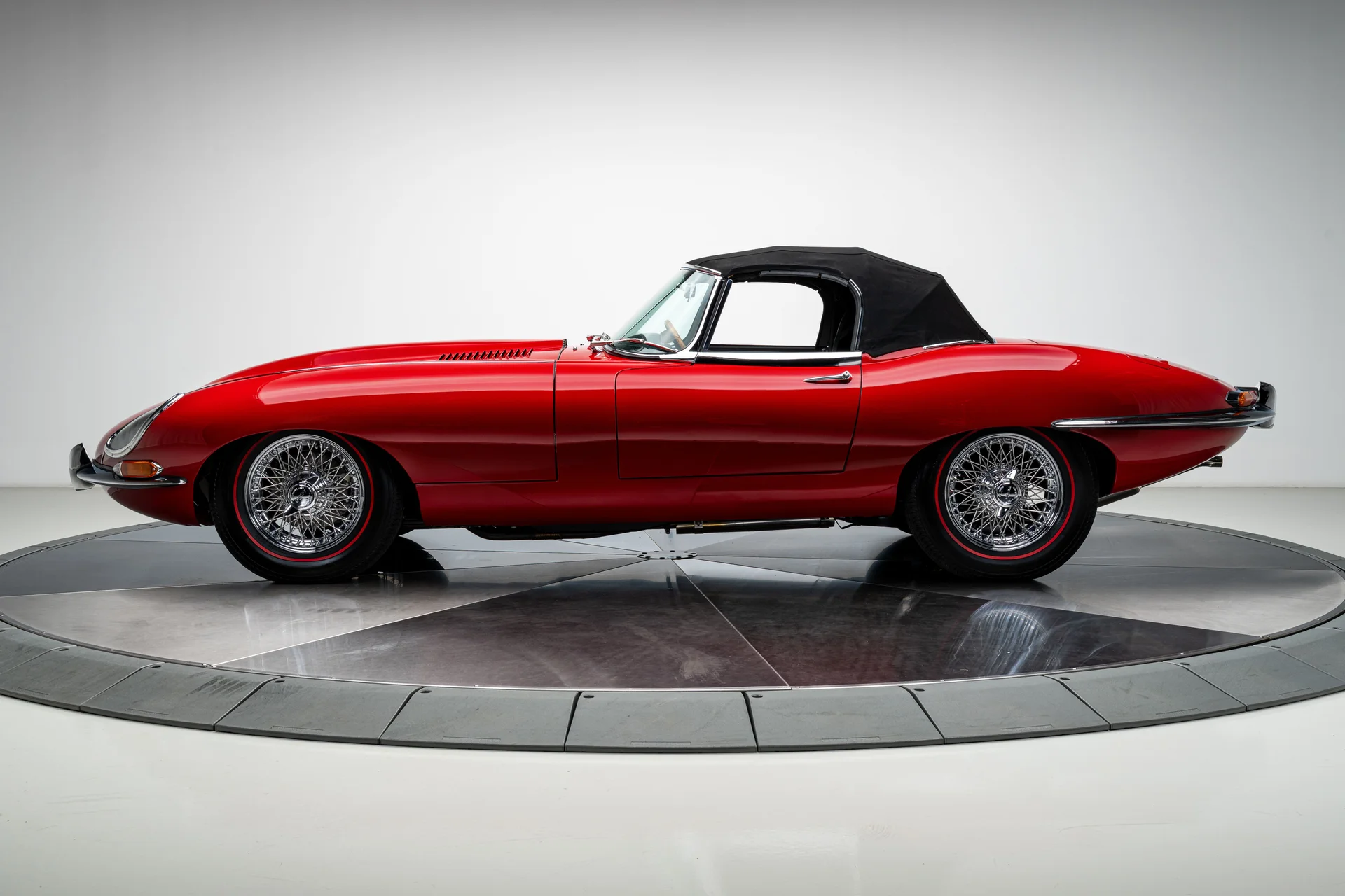 Jaguar E-Type de 1966 - Imagem 28