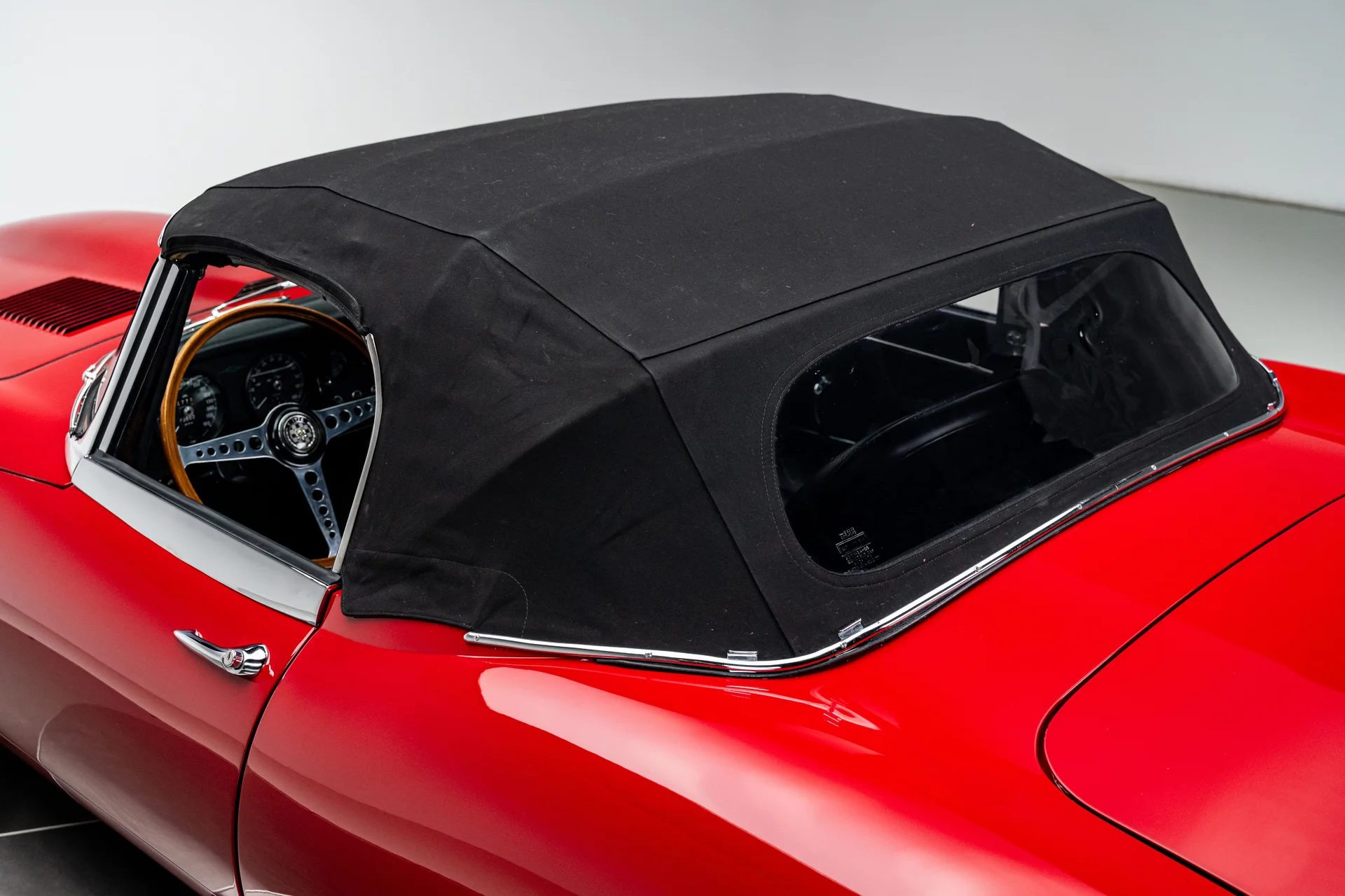 Jaguar E-Type de 1966 - Imagem 25