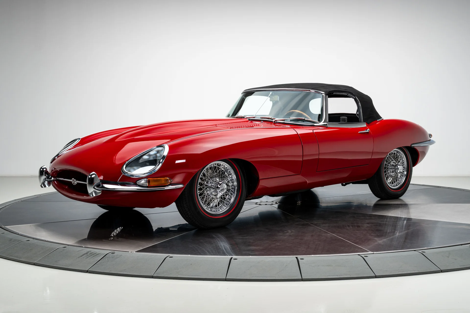 Jaguar E-Type de 1966 - Imagem 39