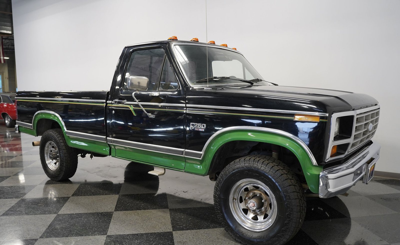 Ford 1983 F-250 XLT 4x4 - Imagem 26