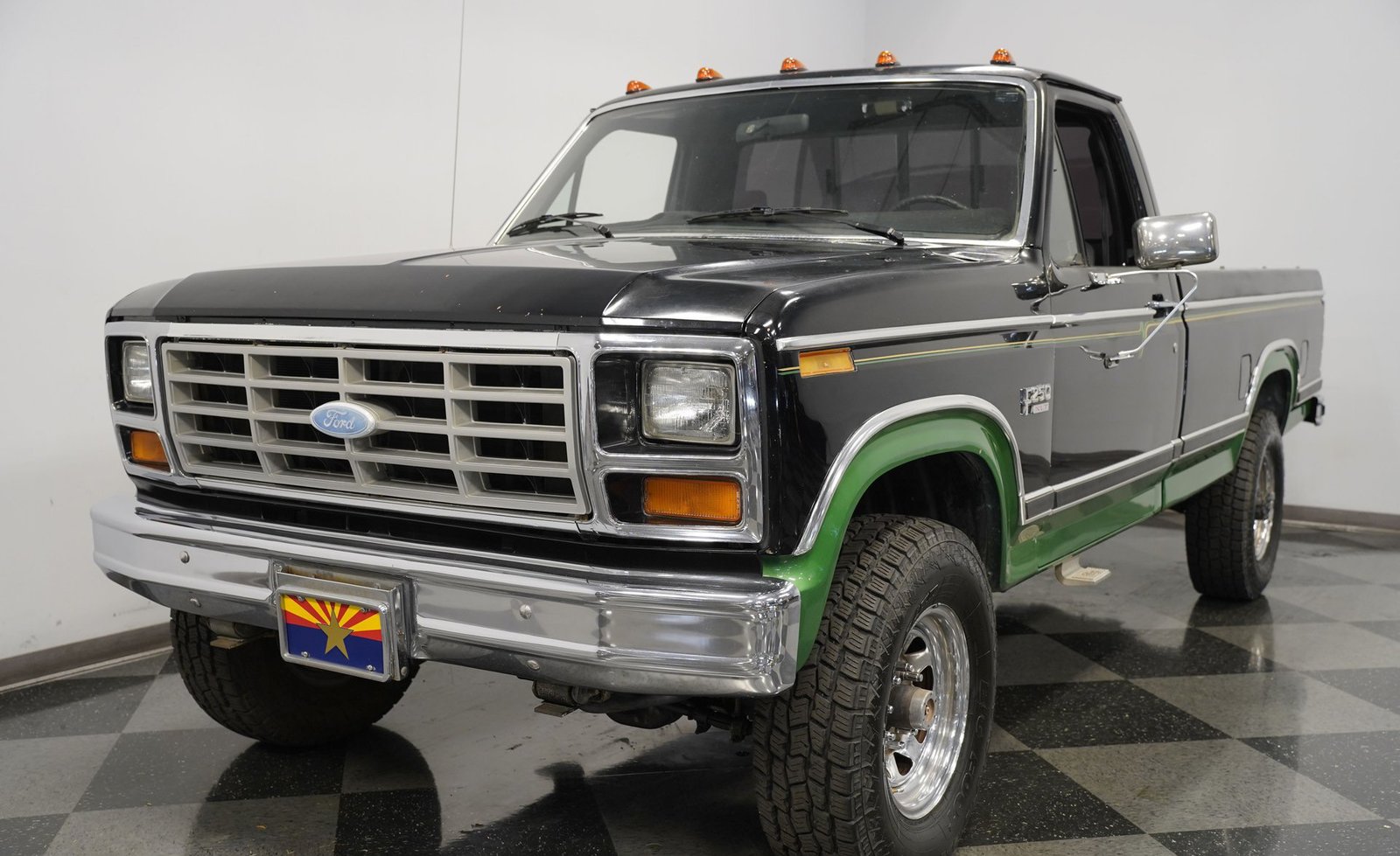 Ford 1983 F-250 XLT 4x4 - Imagem 24