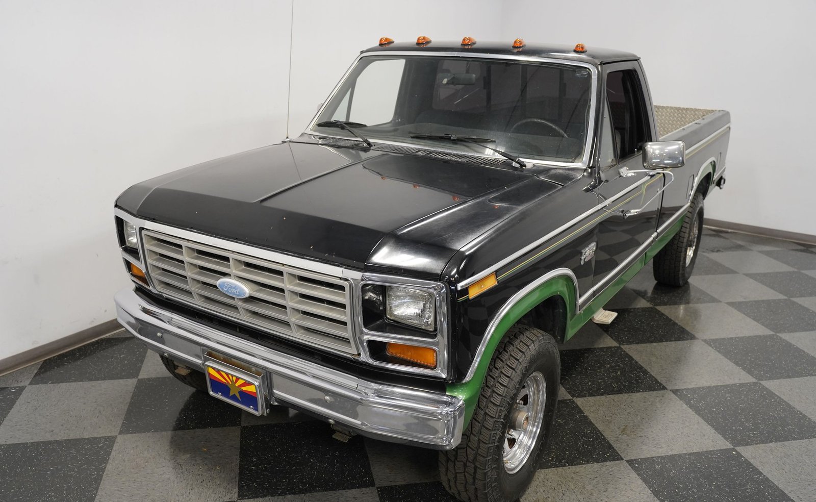 Ford 1983 F-250 XLT 4x4 - Imagem 23
