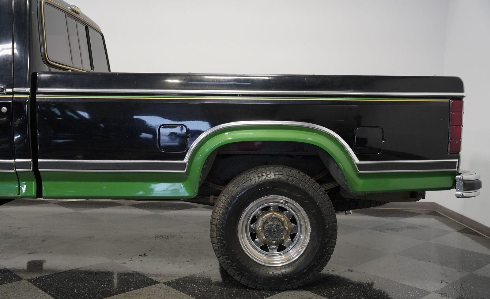 Ford 1983 F-250 XLT 4x4 - Imagem 21