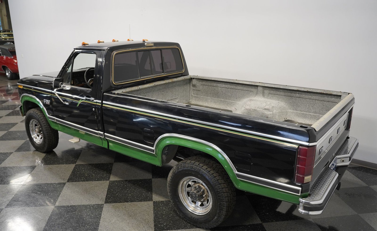 Ford 1983 F-250 XLT 4x4 - Imagem 20