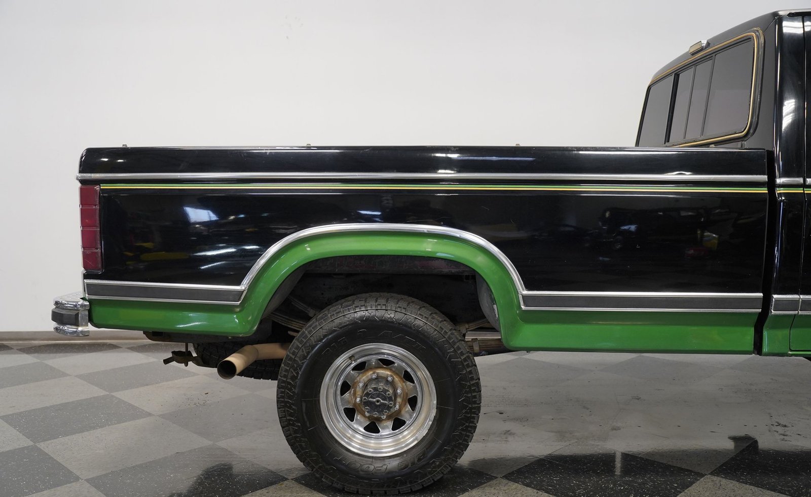 Ford 1983 F-250 XLT 4x4 - Imagem 19