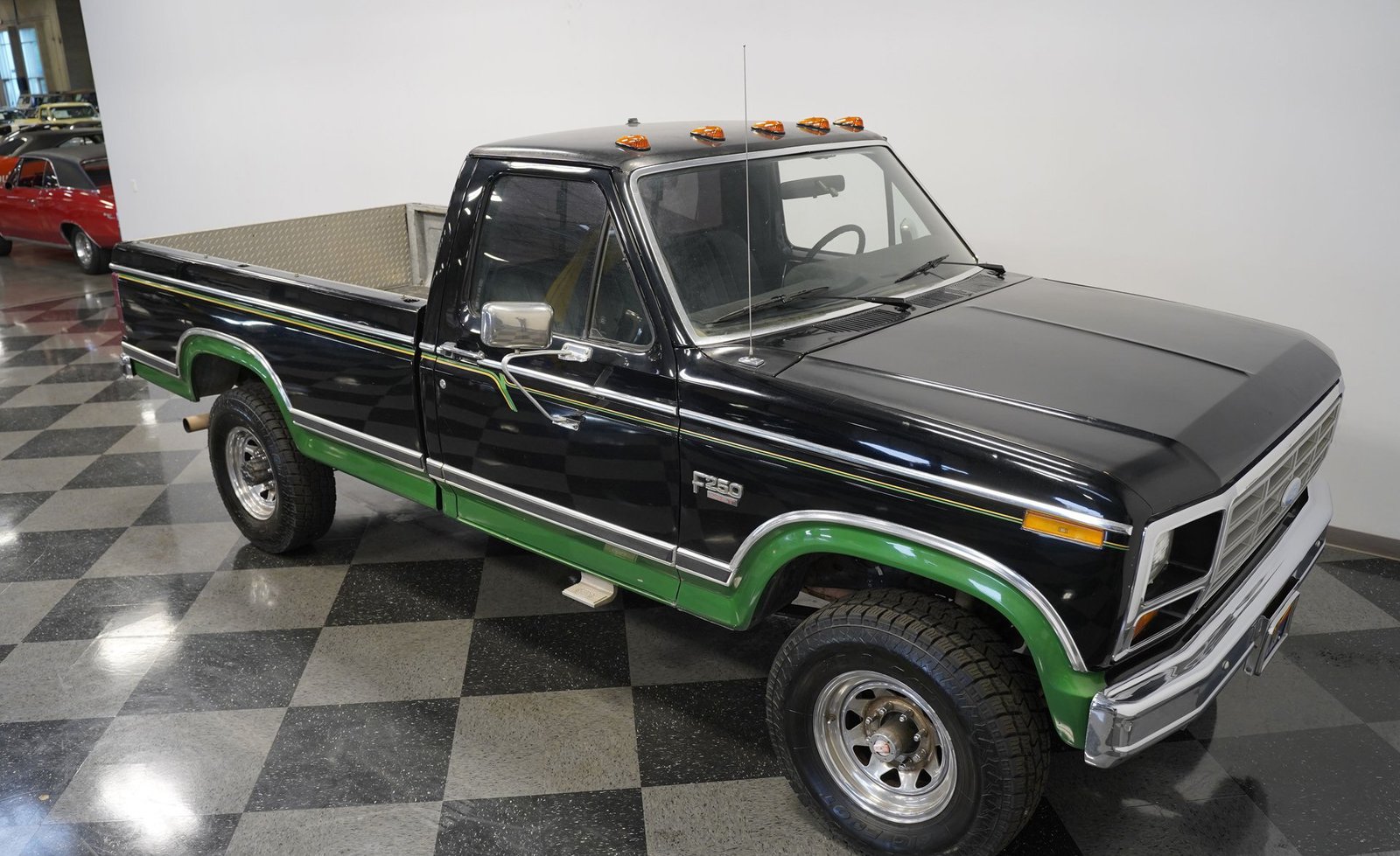Ford 1983 F-250 XLT 4x4 - Imagem 17