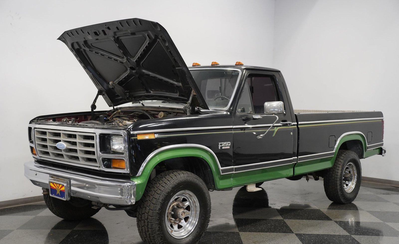 Ford 1983 F-250 XLT 4x4 - Imagem 16