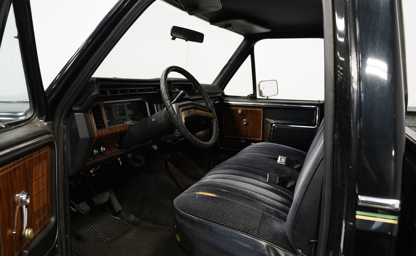 Ford 1983 F-250 XLT 4x4 - Imagem 12