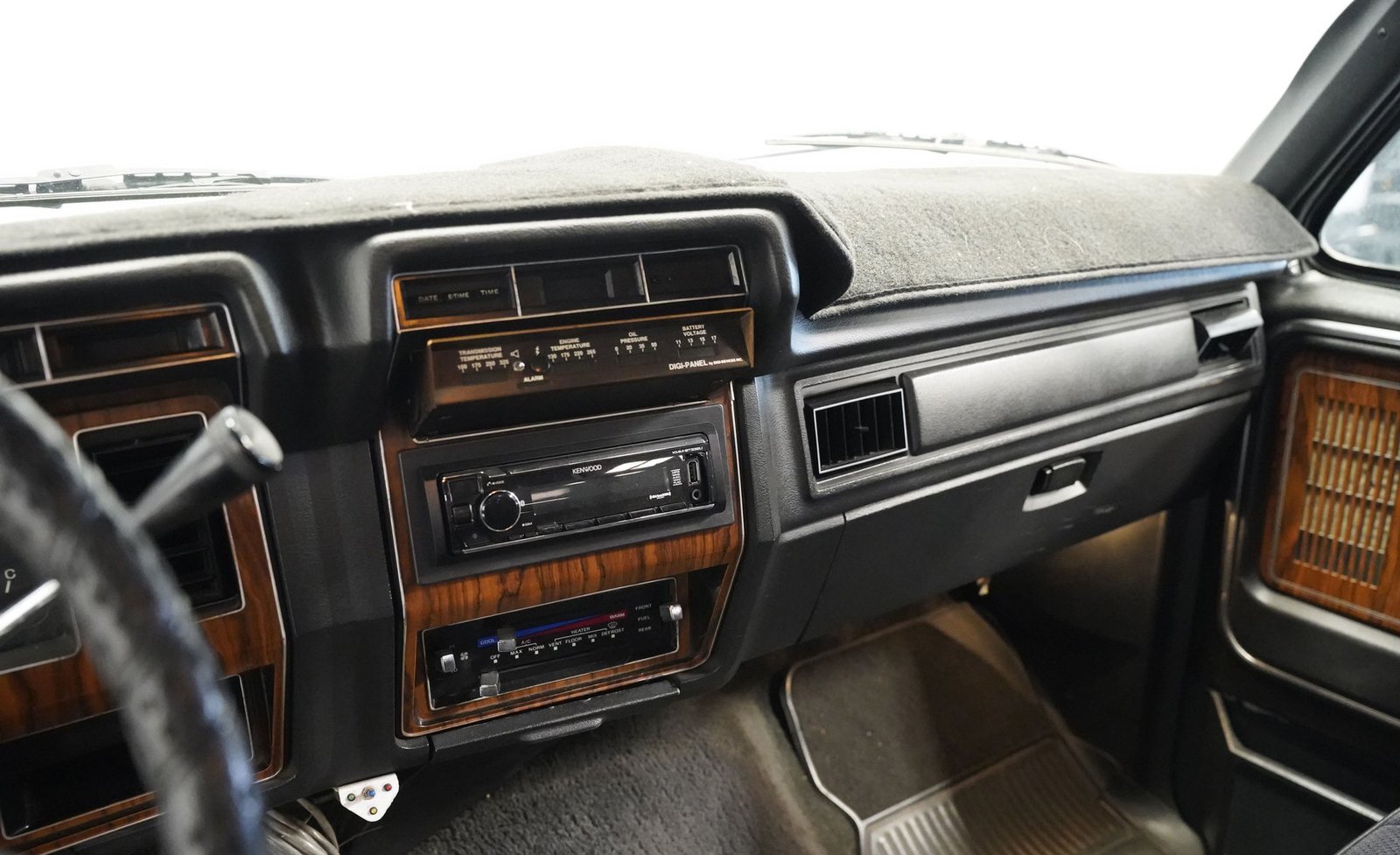 Ford 1983 F-250 XLT 4x4 - Imagem 8