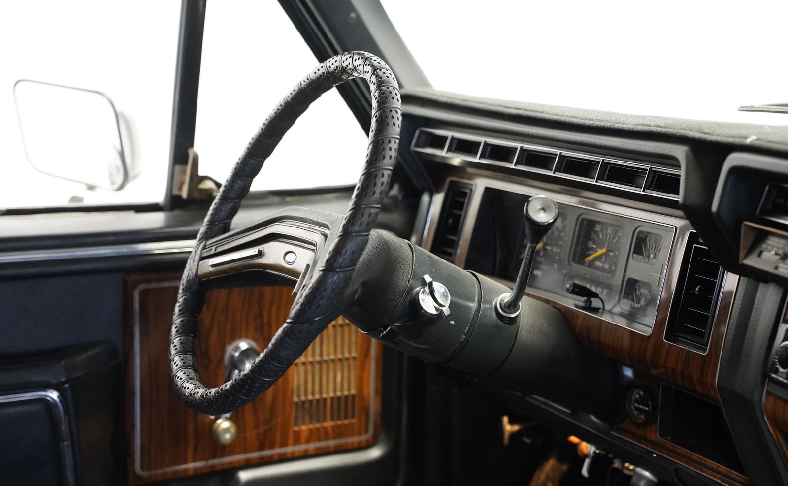 Ford 1983 F-250 XLT 4x4 - Imagem 5