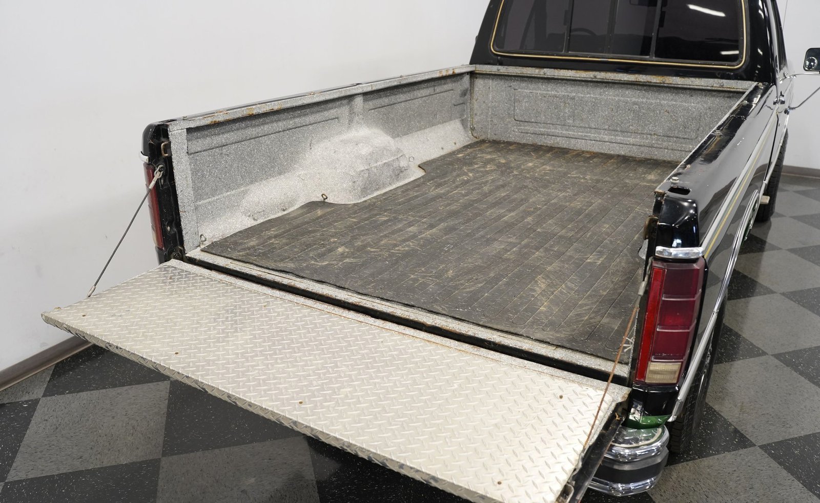 Ford 1983 F-250 XLT 4x4 - Imagem 2