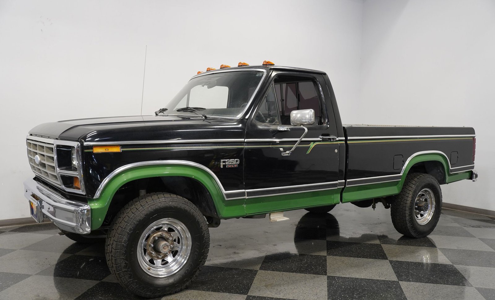 Ford 1983 F-250 XLT 4x4 - Imagem 34