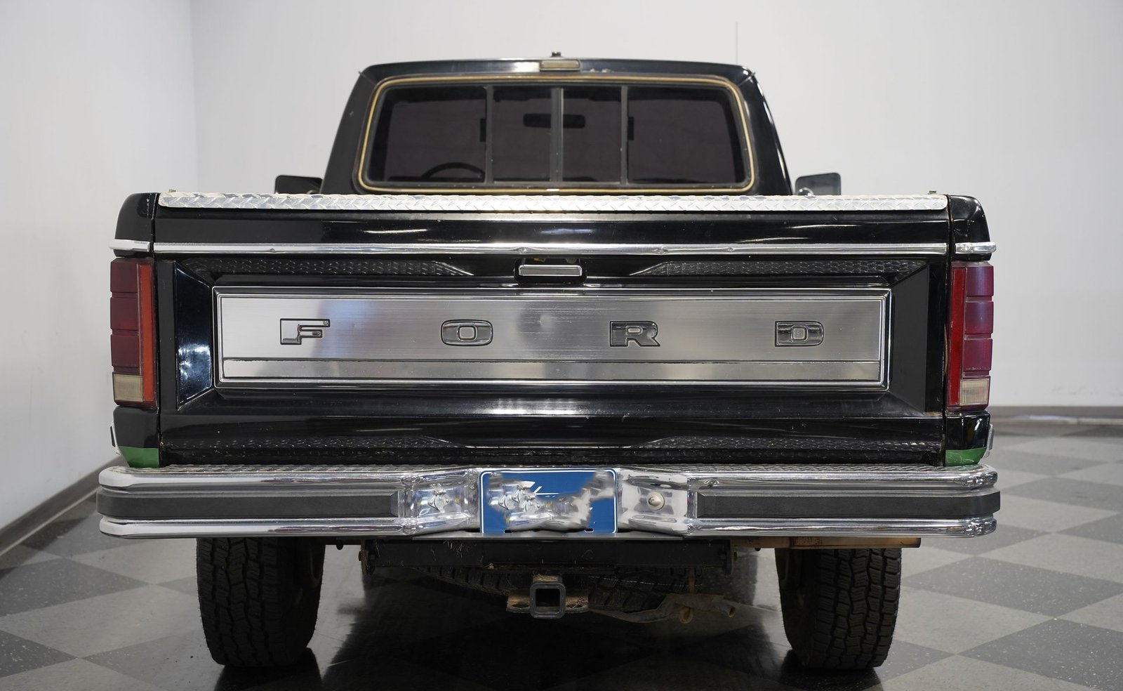 Ford 1983 F-250 XLT 4x4 - Imagem 31