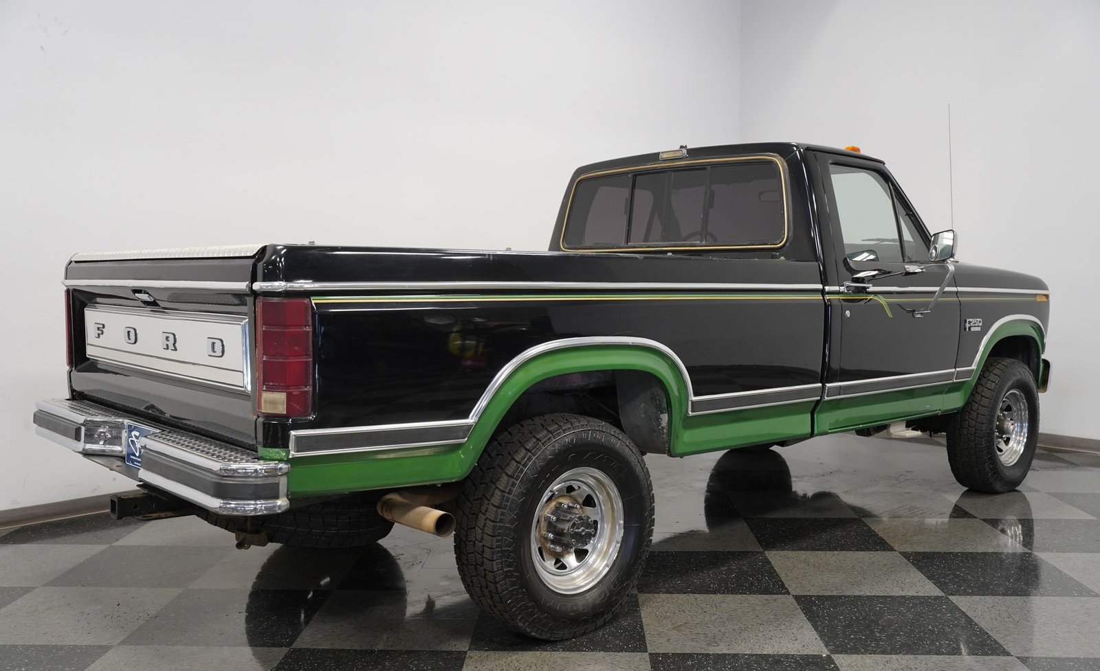 Ford 1983 F-250 XLT 4x4 - Imagem 30