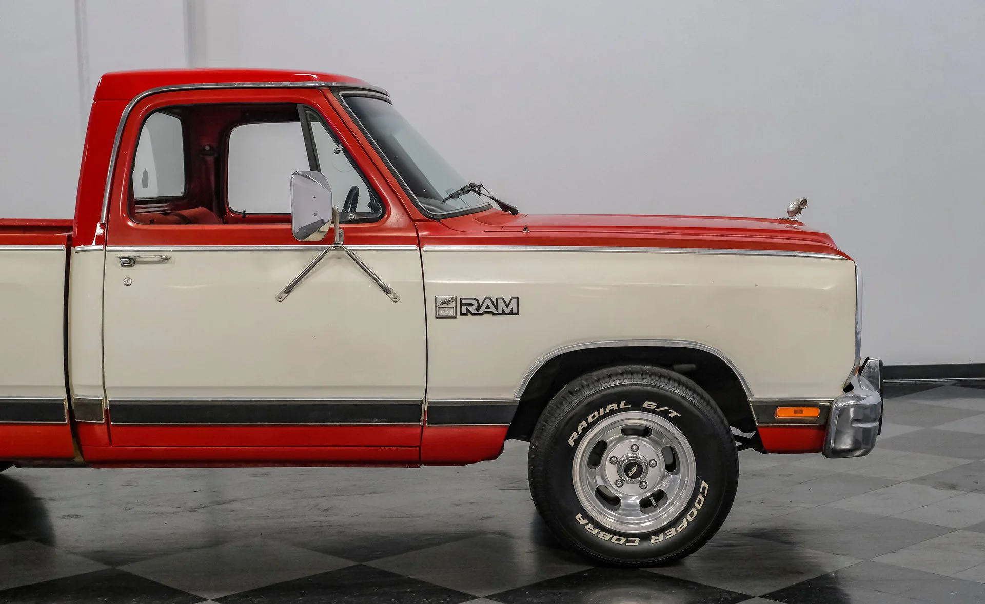 Dodge Ram 150 LE Restomod 1987 - foto 24