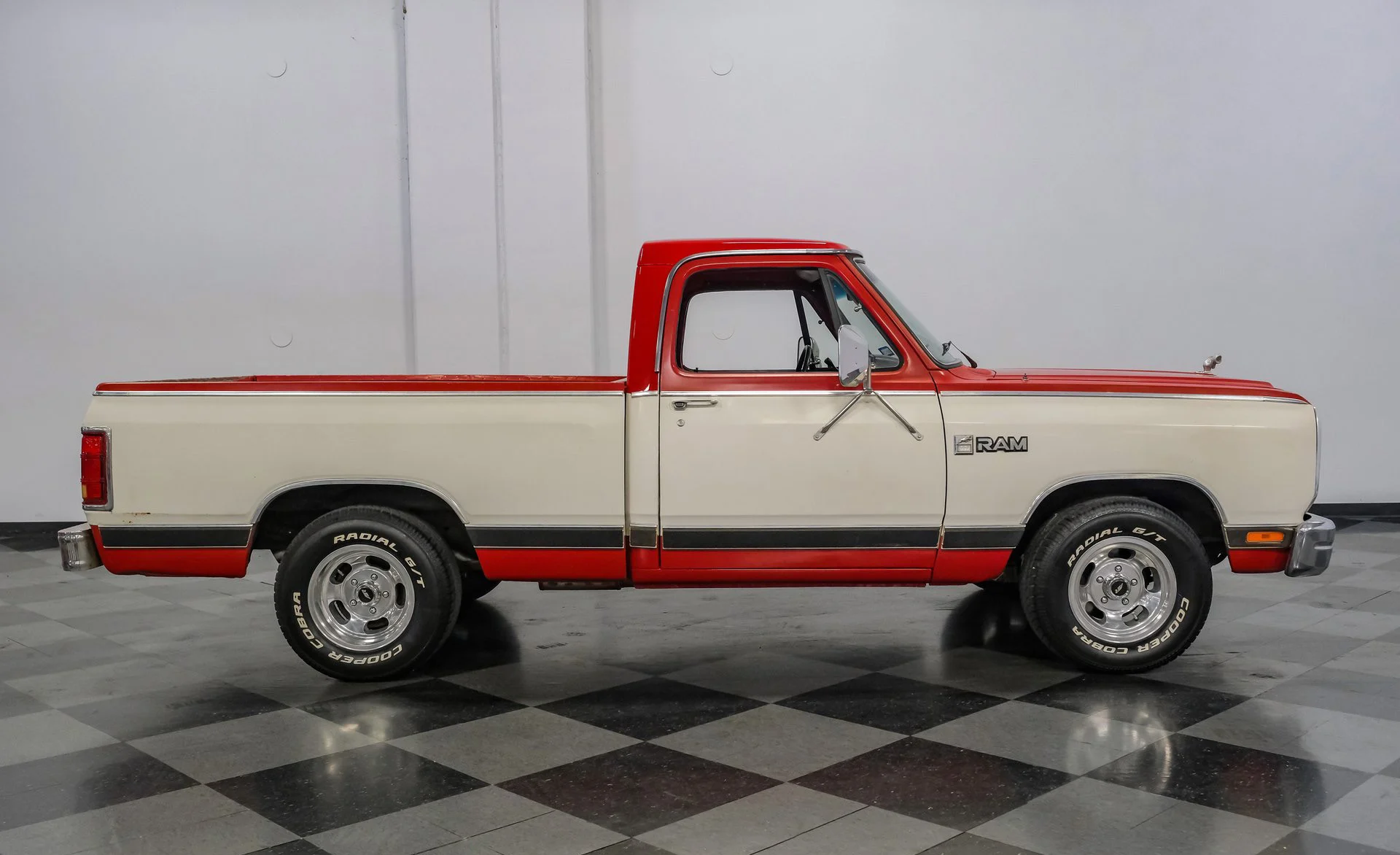 Dodge Ram 150 LE Restomod 1987 - foto 32