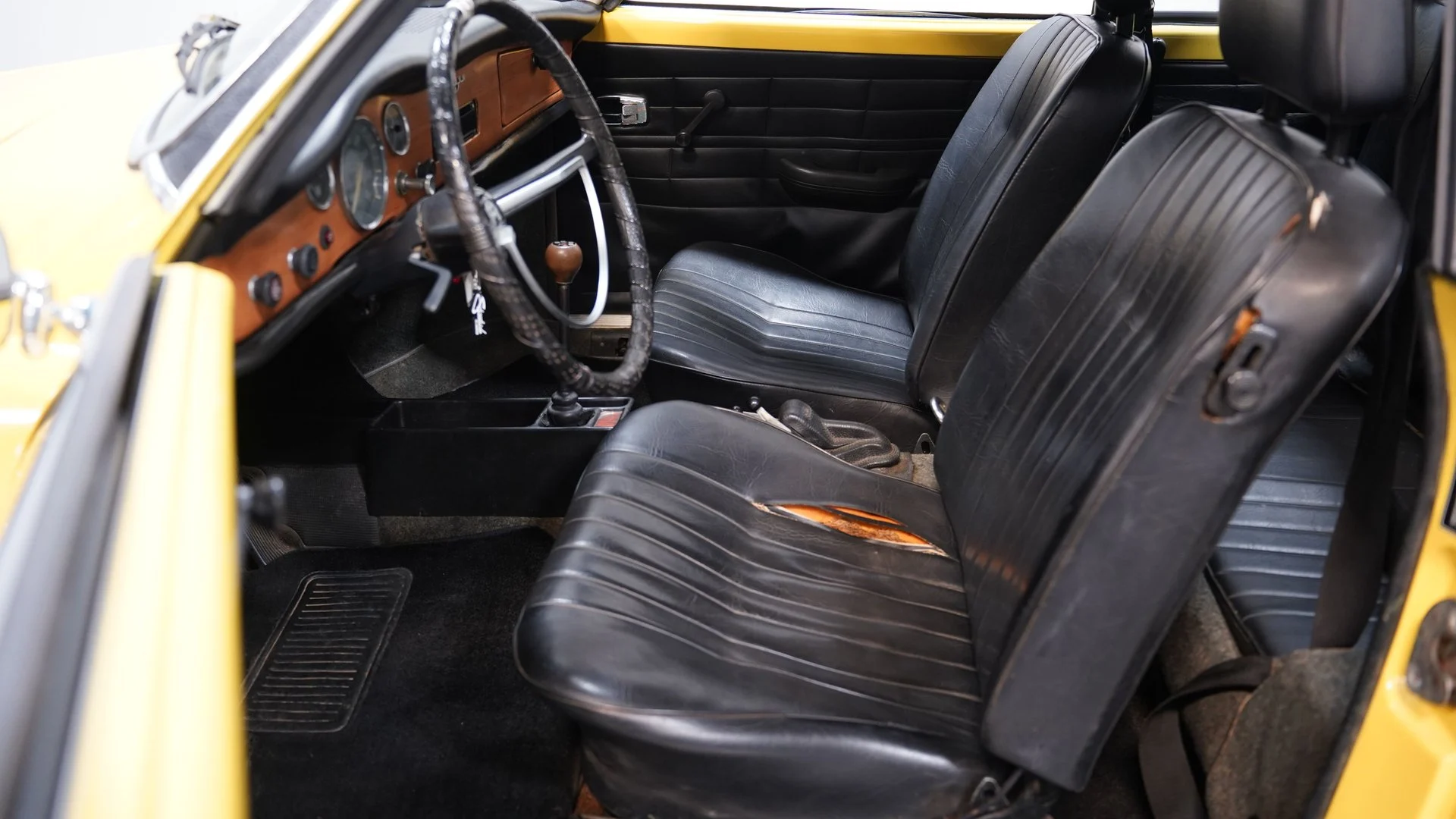 Volkswagen Karmann Ghia 1971 - foto 17