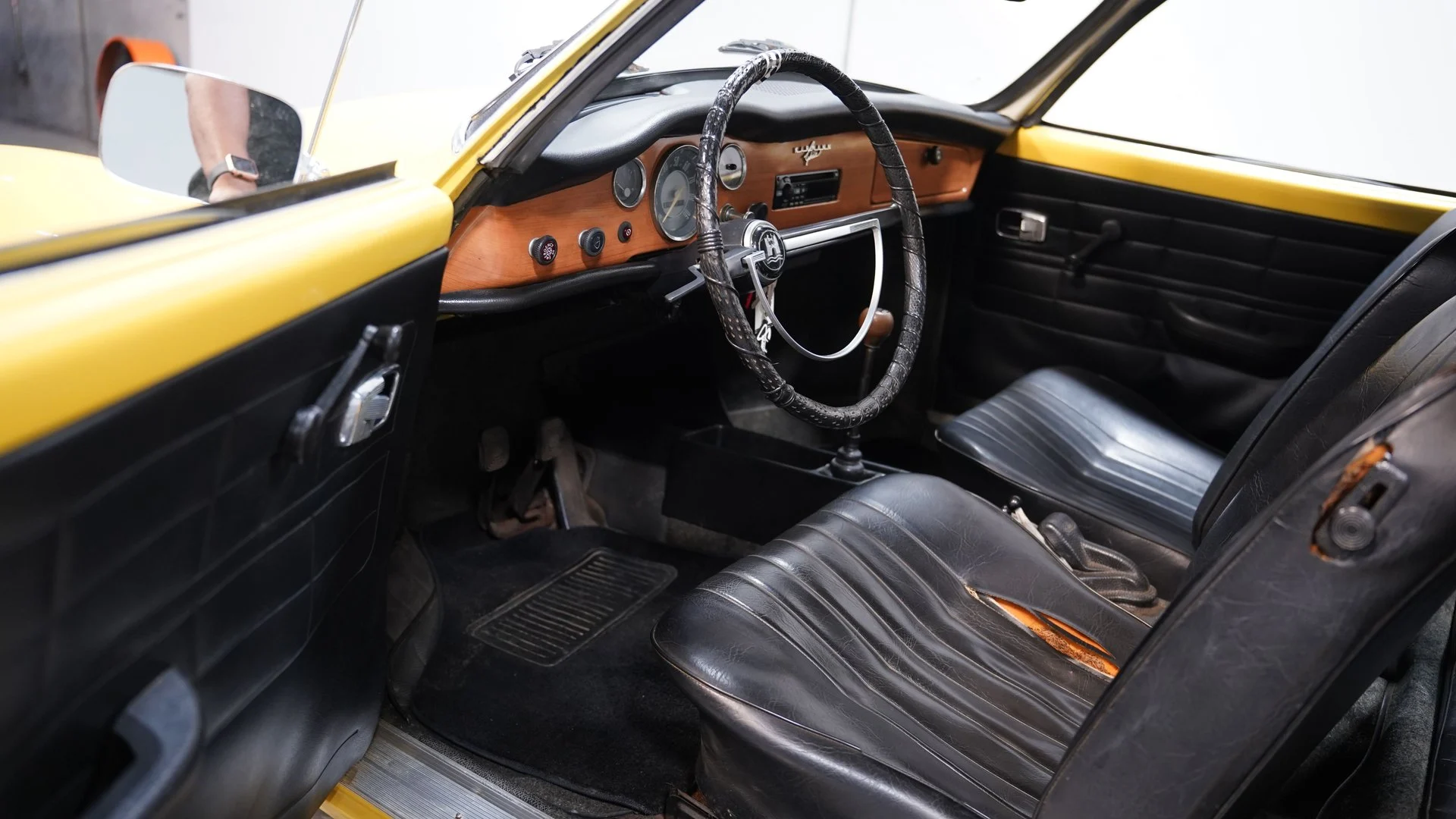 Volkswagen Karmann Ghia 1971 - foto 32