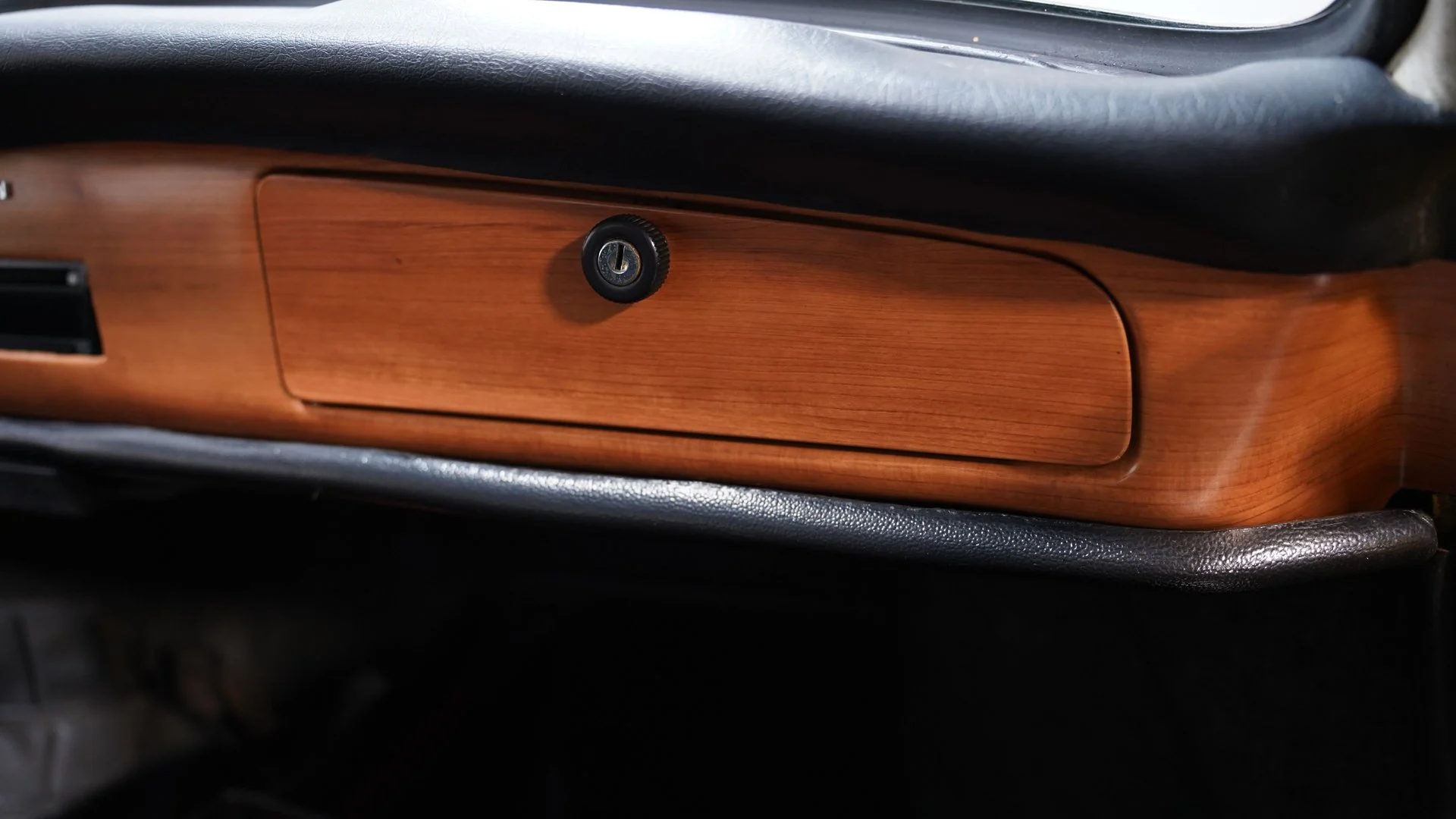 Volkswagen Karmann Ghia 1971 - foto 7