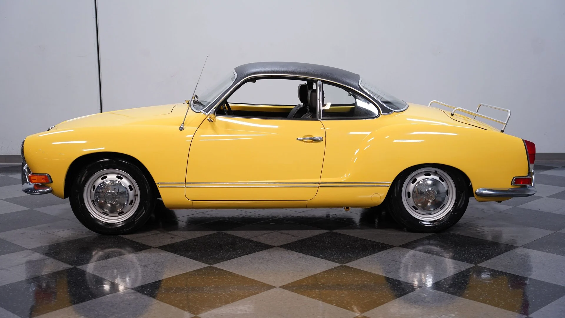 Volkswagen Karmann Ghia 1971 - foto 34