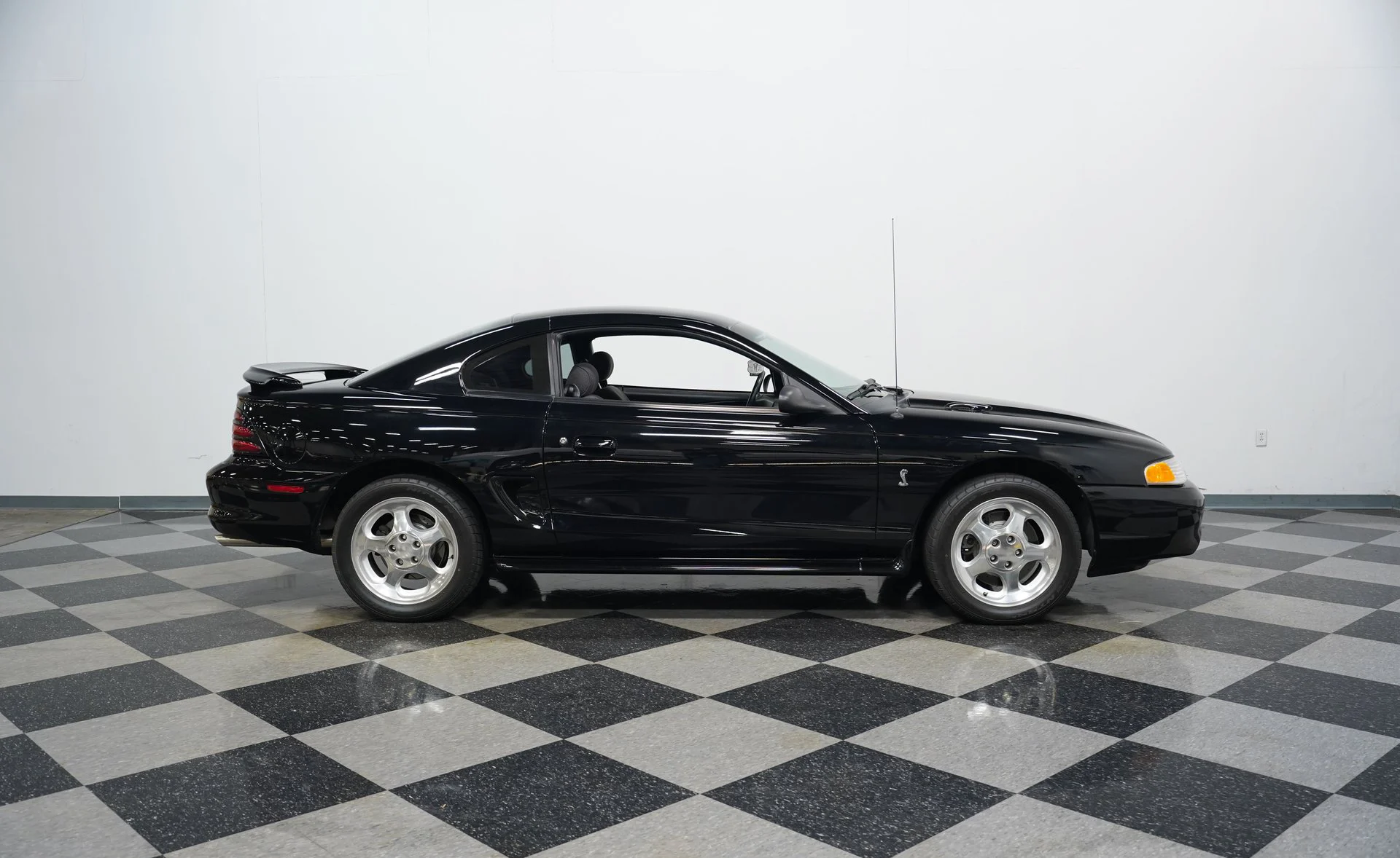 Ford Mustang SVT Cobra 1995 - foto 18