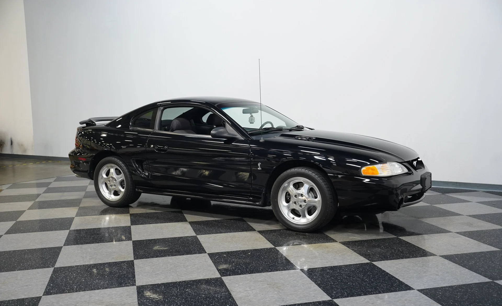 Ford Mustang SVT Cobra 1995 - foto 17