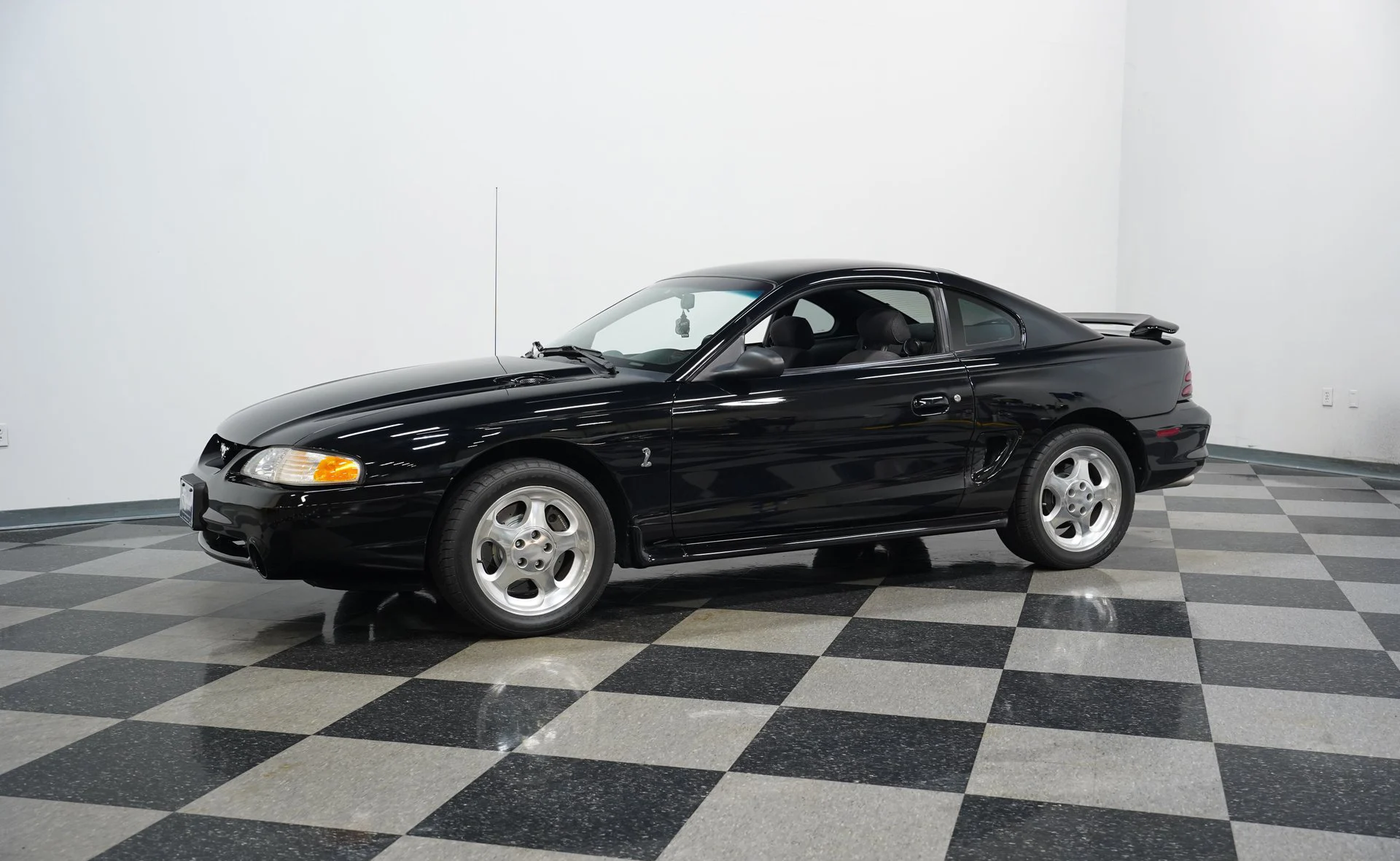 Ford Mustang SVT Cobra 1995 - foto 25