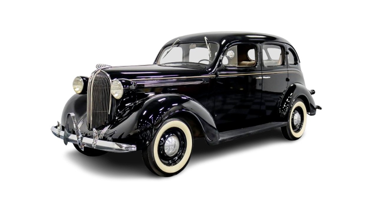 Plymouth 1938 Sedan de luxo com 4 portas
