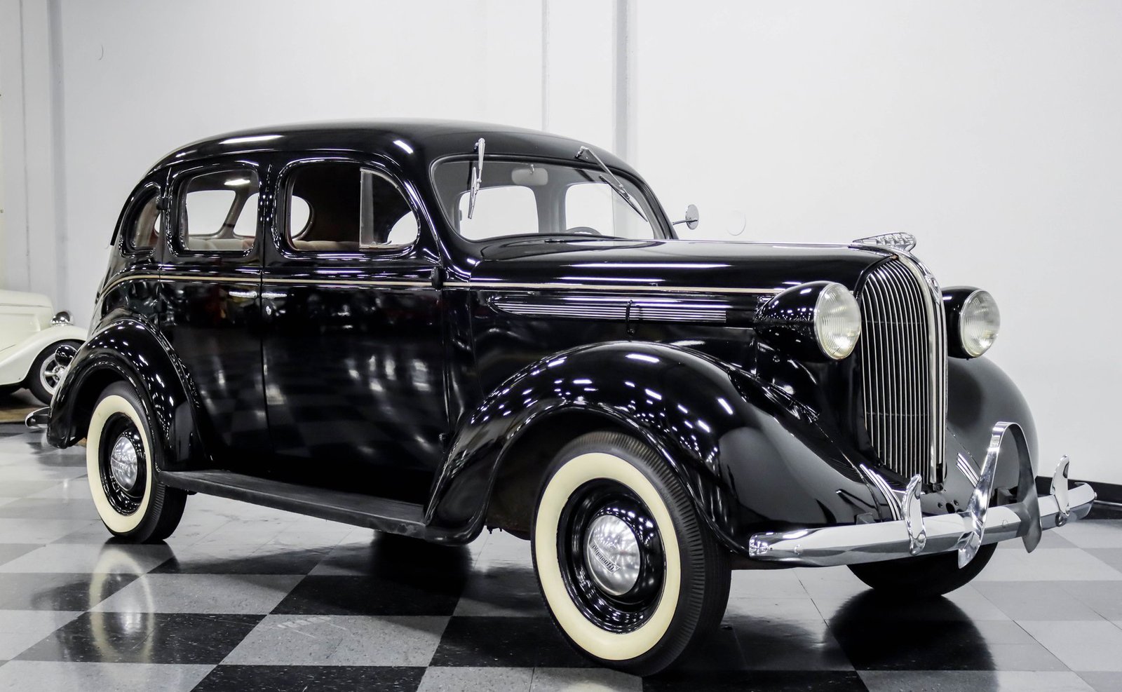 Plymouth 1938 Sedan de luxo com 4 portas - Imagem 27