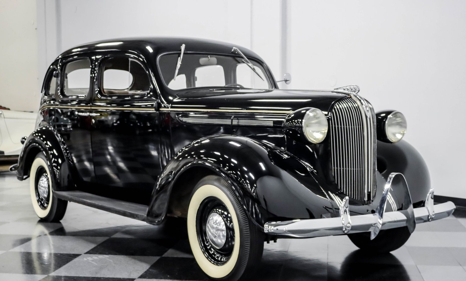 Plymouth 1938 Sedan de luxo com 4 portas - Imagem 26