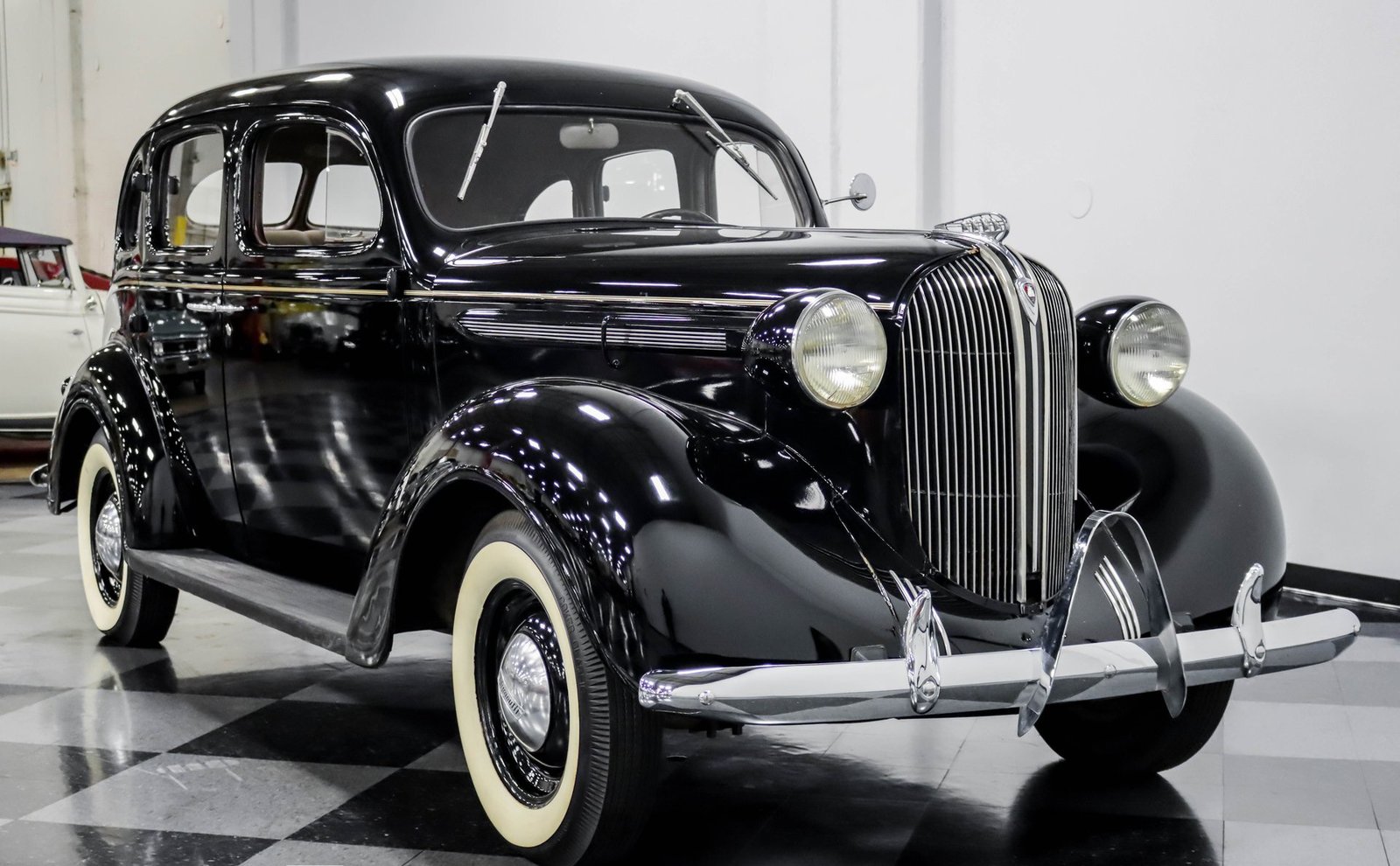 Plymouth 1938 Sedan de luxo com 4 portas - Imagem 25