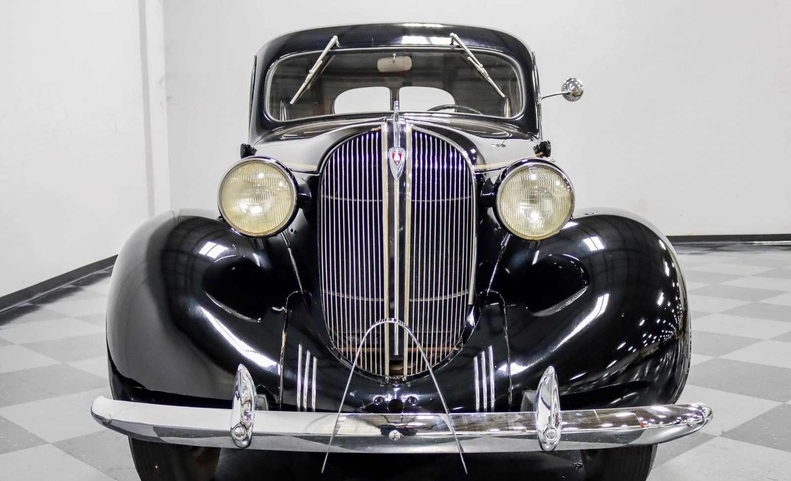 Plymouth 1938 Sedan de luxo com 4 portas - Imagem 24