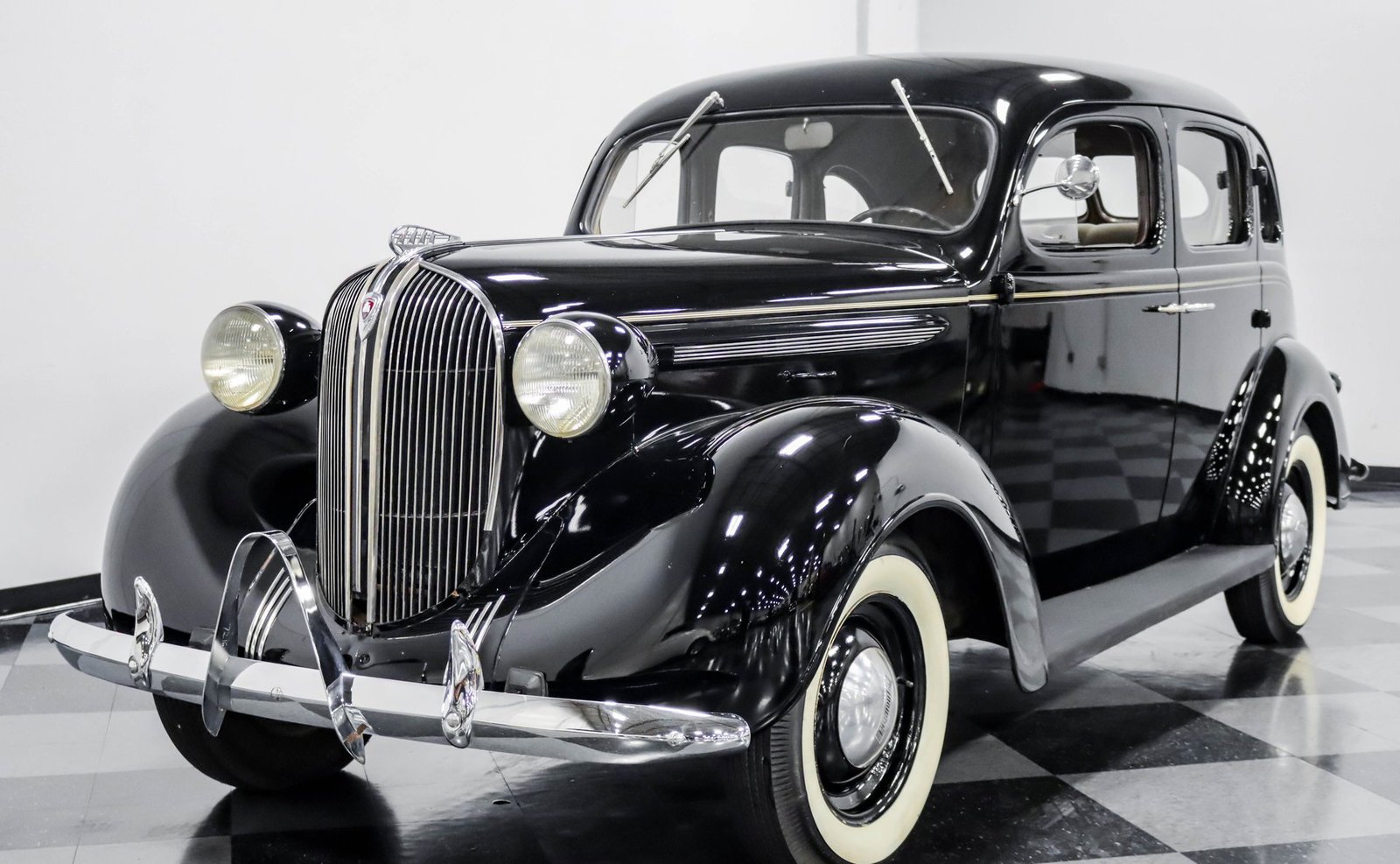 Plymouth 1938 Sedan de luxo com 4 portas - Imagem 23