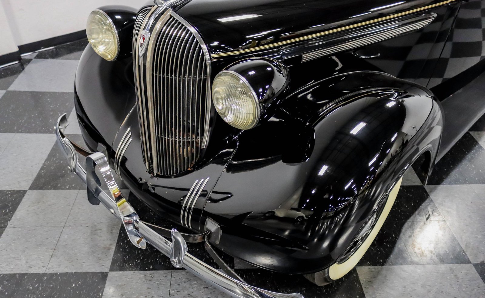 Plymouth 1938 Sedan de luxo com 4 portas - Imagem 22