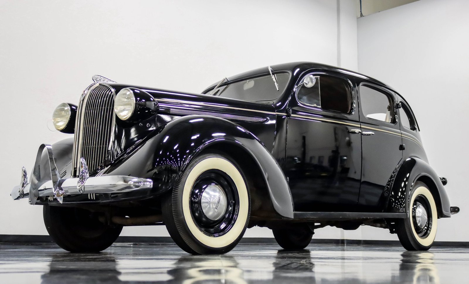 Plymouth 1938 Sedan de luxo com 4 portas - Imagem 20