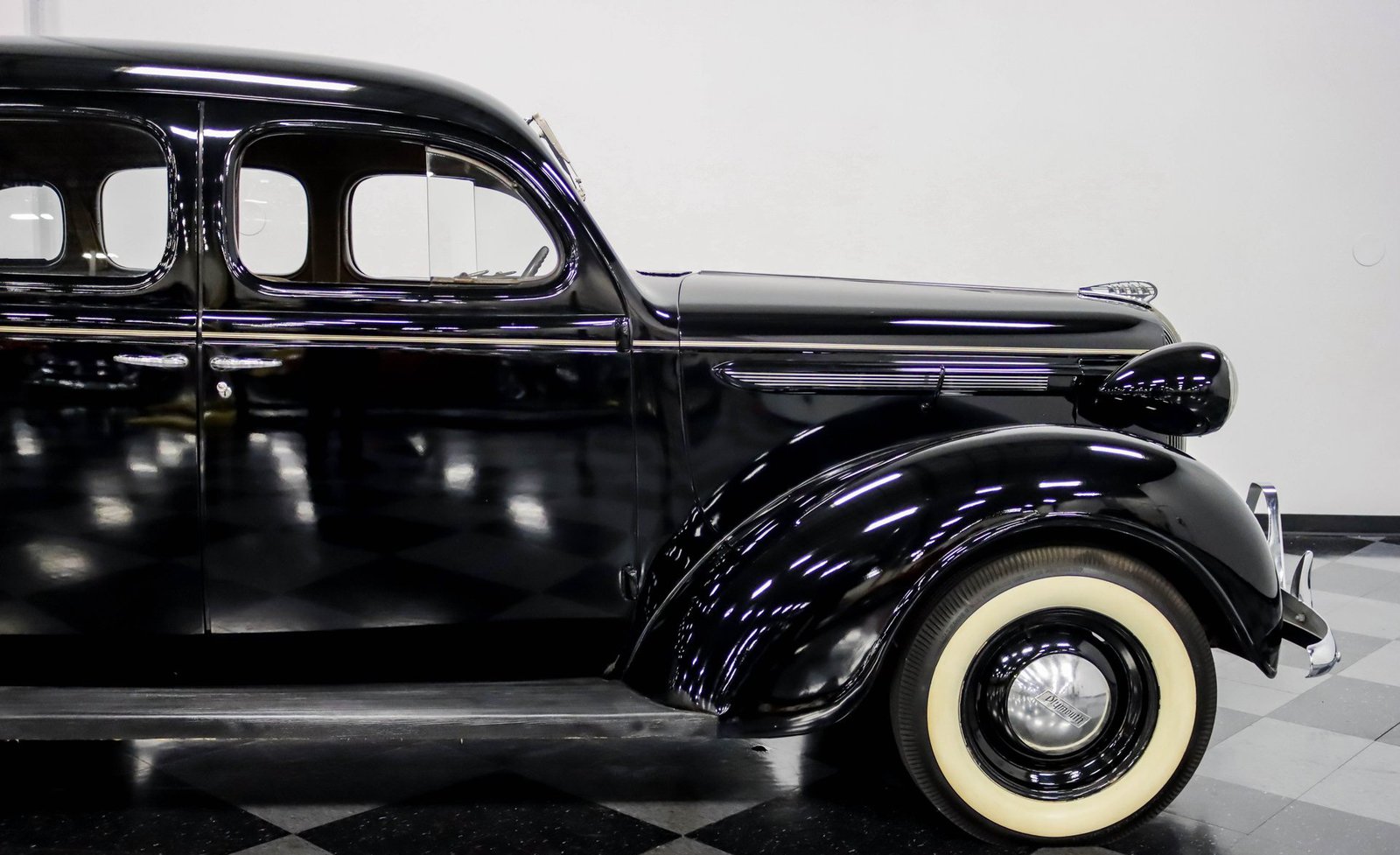 Plymouth 1938 Sedan de luxo com 4 portas - Imagem 18