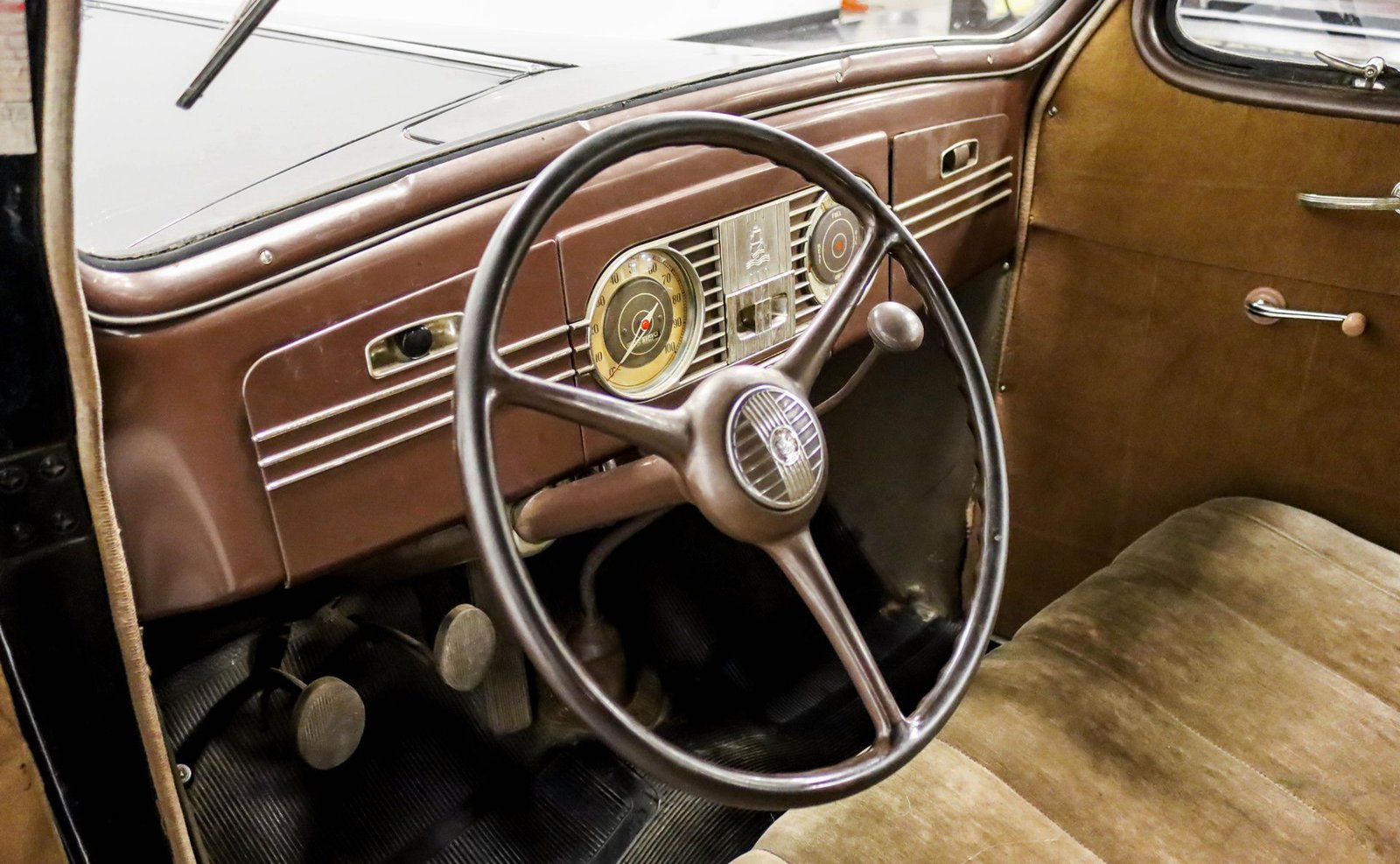 Plymouth 1938 Sedan de luxo com 4 portas - Imagem 35