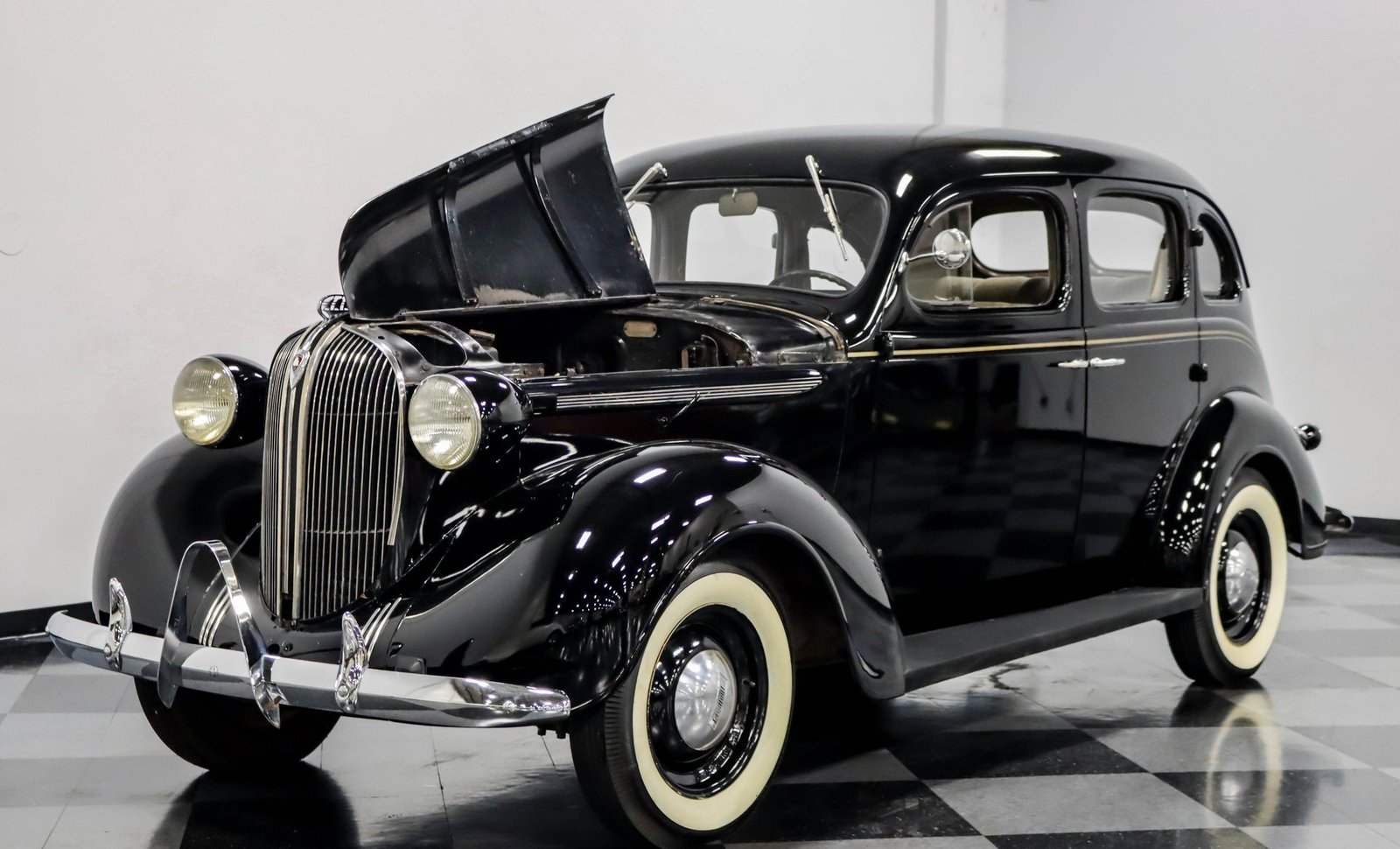 Plymouth 1938 Sedan de luxo com 4 portas - Imagem 16