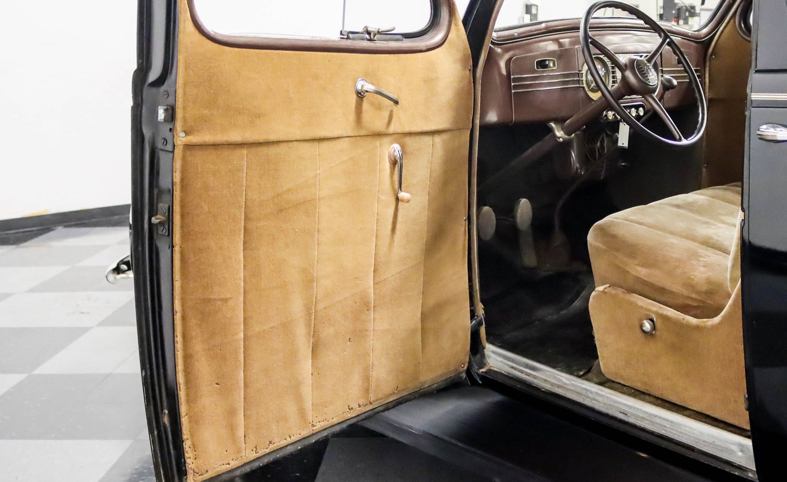 Plymouth 1938 Sedan de luxo com 4 portas - Imagem 13