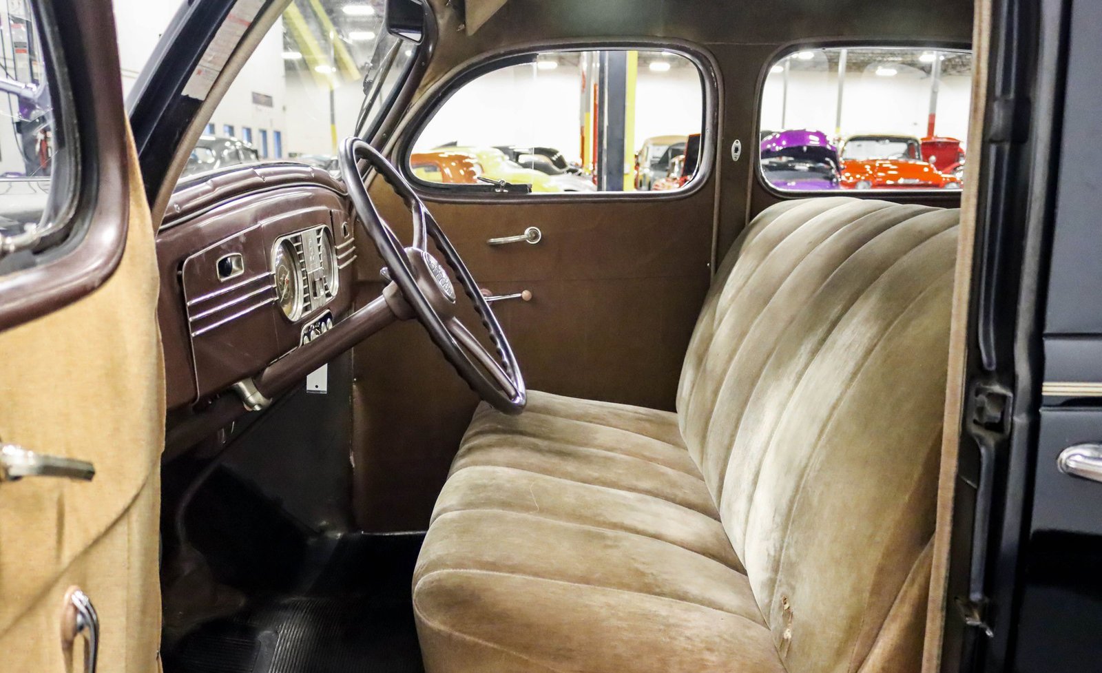 Plymouth 1938 Sedan de luxo com 4 portas - Imagem 12
