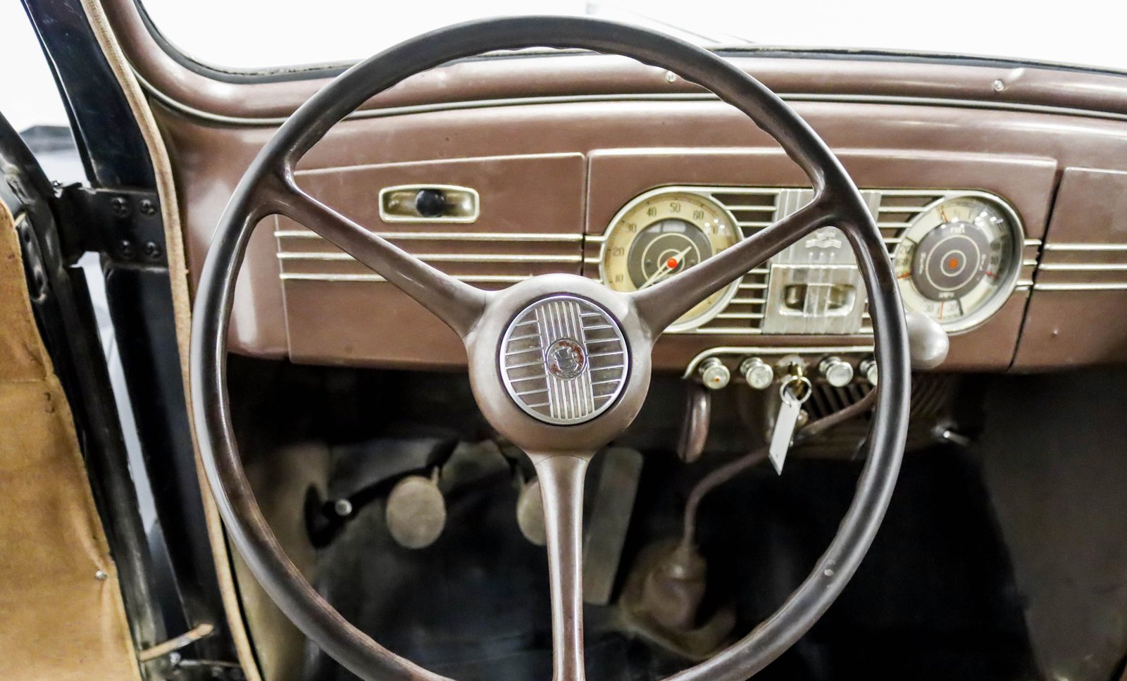 Plymouth 1938 Sedan de luxo com 4 portas - Imagem 11